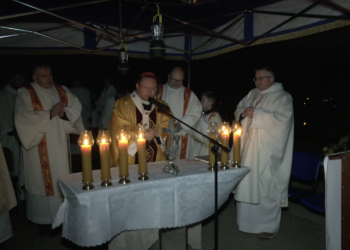 Cmentarz samotnych w Łodzi. Msza święta za zmarłych bezdomnych i bezimiennych