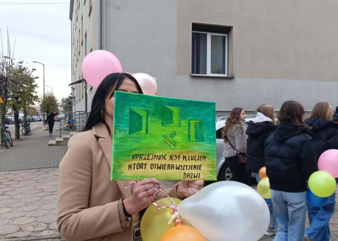 Uczniowie z ważnym przesłaniem. Tydzień życzliwości w Wieruszowie