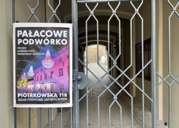 Podwórko z kryształowymi żyrandolami dostępne tylko w weekendy
