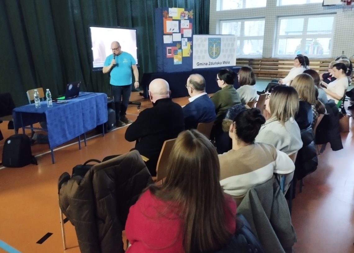 Zduńska Wola wprowadza system RESQL. Ma pomóc w walce z przemocą 1 Zduńska Wola wprowadza system RESQL. Ma pomóc w walce z przemocą