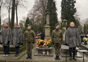 194. rocznica powstania listopadowego. Złożono kwiaty na grobie jednego z uczestników