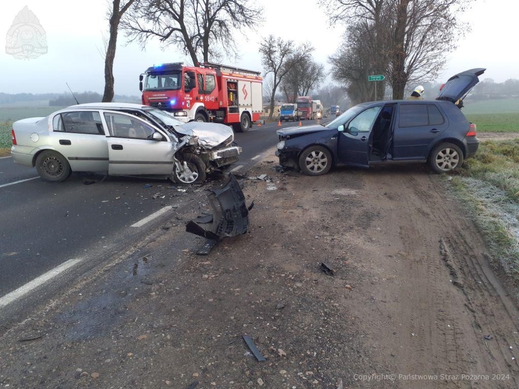 Wypadek na DK 42. 3 osoby ranne wskutek zderzenia samochodów osobowych 1 Wypadek na DK42
