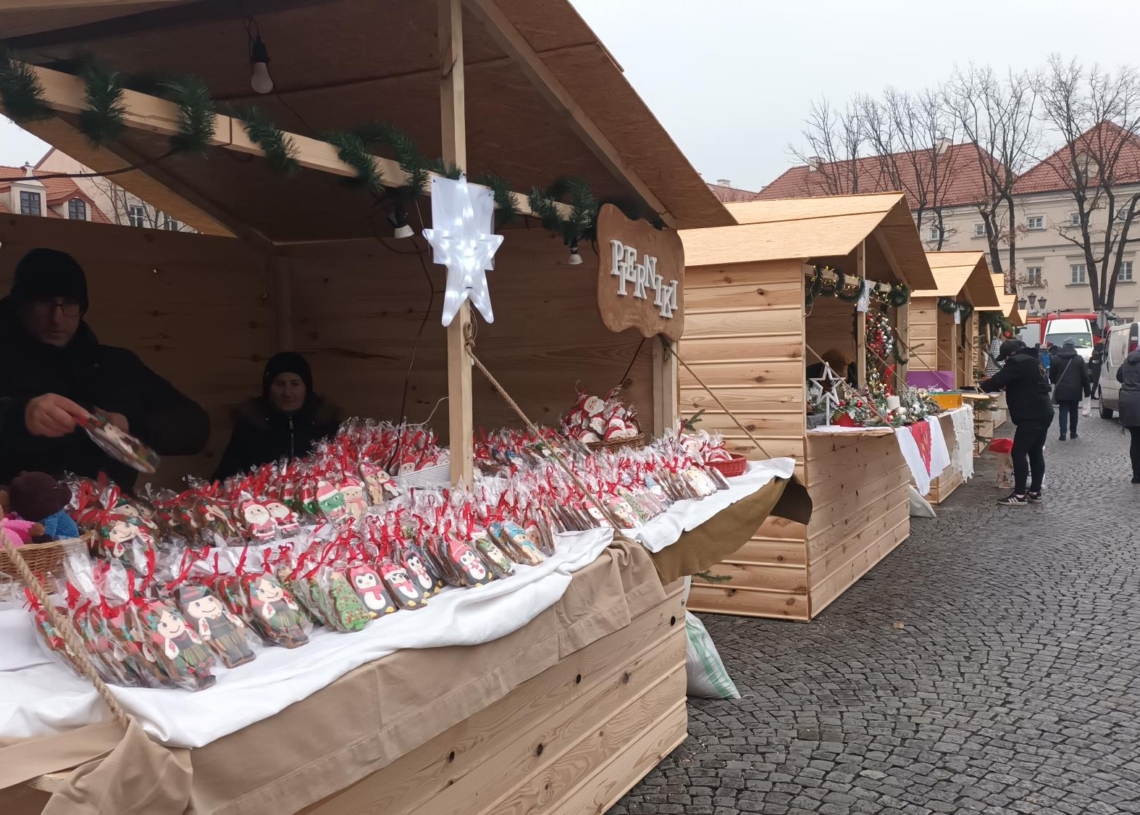 Miejska choinka i jarmark świąteczny w Łowiczu [ZDJĘCIA]