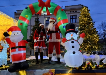 Wielka parada Mikołajów i świąteczny jarmark w Pabianicach