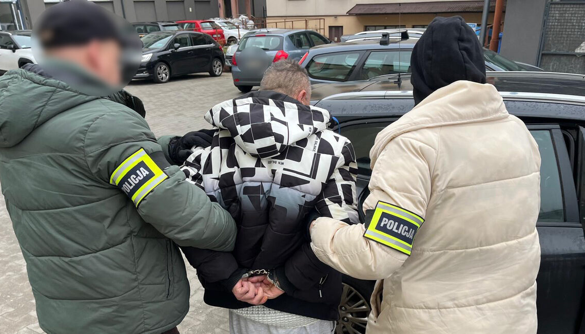 Zatrzymano grupę oszustów. Metodą “na policjanta” wyłudzili pieniądze od 40 osób