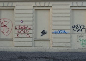 Kamienica przy Piłsudskiego 117 po raz kolejny oszpecona