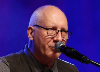 „Pani Bóg” Kuby Sienkiewicza. Piotr Bielawski rozmawia o nowej solowej płycie z liderem Elektrycznych Gitar [PODCAST]