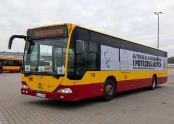 Autobus dla bezdomnych i potrzebujących wyruszył na ulice Łodzi