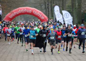 Bieg Sylwestrowy 2024. Kilkuset biegaczy na sportowo pożegnało rok. Wśród nich był Sławosz Uznański