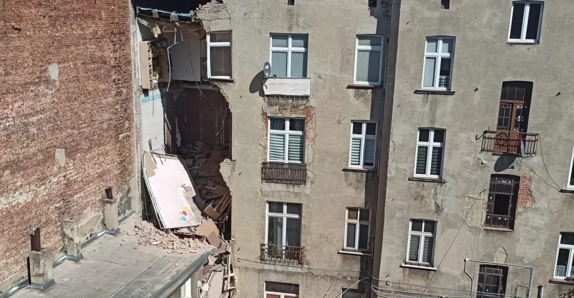 Mieszkańcy kamienic przy 1 Maja i Próchnika nie wrócą do domów na święta 1 Mieszkańcy kamienic przy 1 Maja i Próchnika nie wrócą do domów na święta