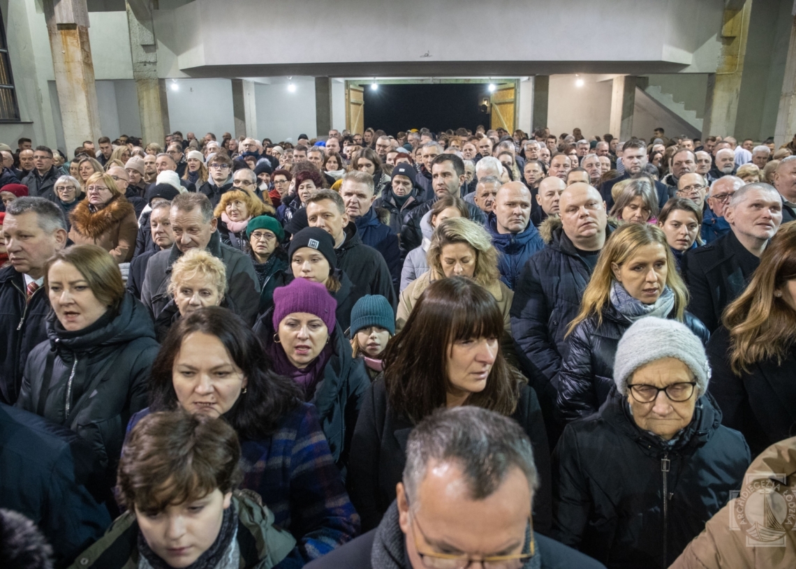 Święto Bożego Narodzenia. Kardynał Grzegorz Ryś o warunkach pokoju na świecie: „rozbrójcie serca!”