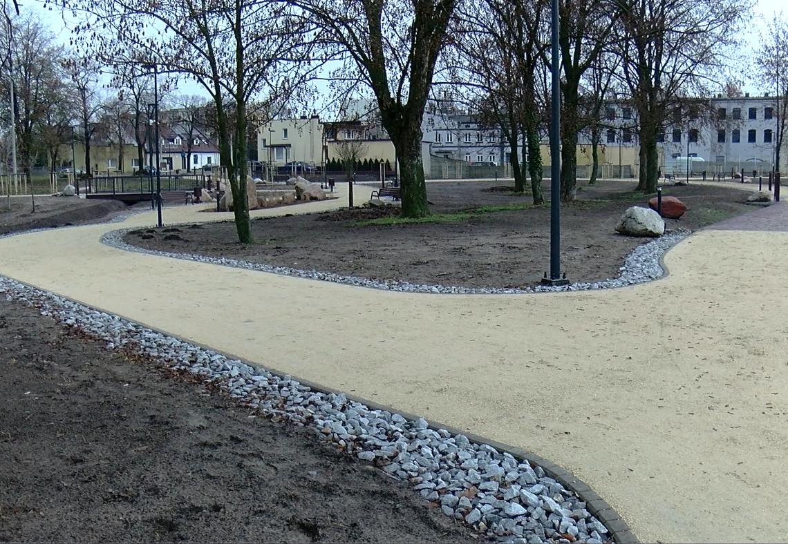 W Zduńskiej Woli oddano do użytku nowy park 1 W Zduńskiej Woli oddano do użytku nowy park