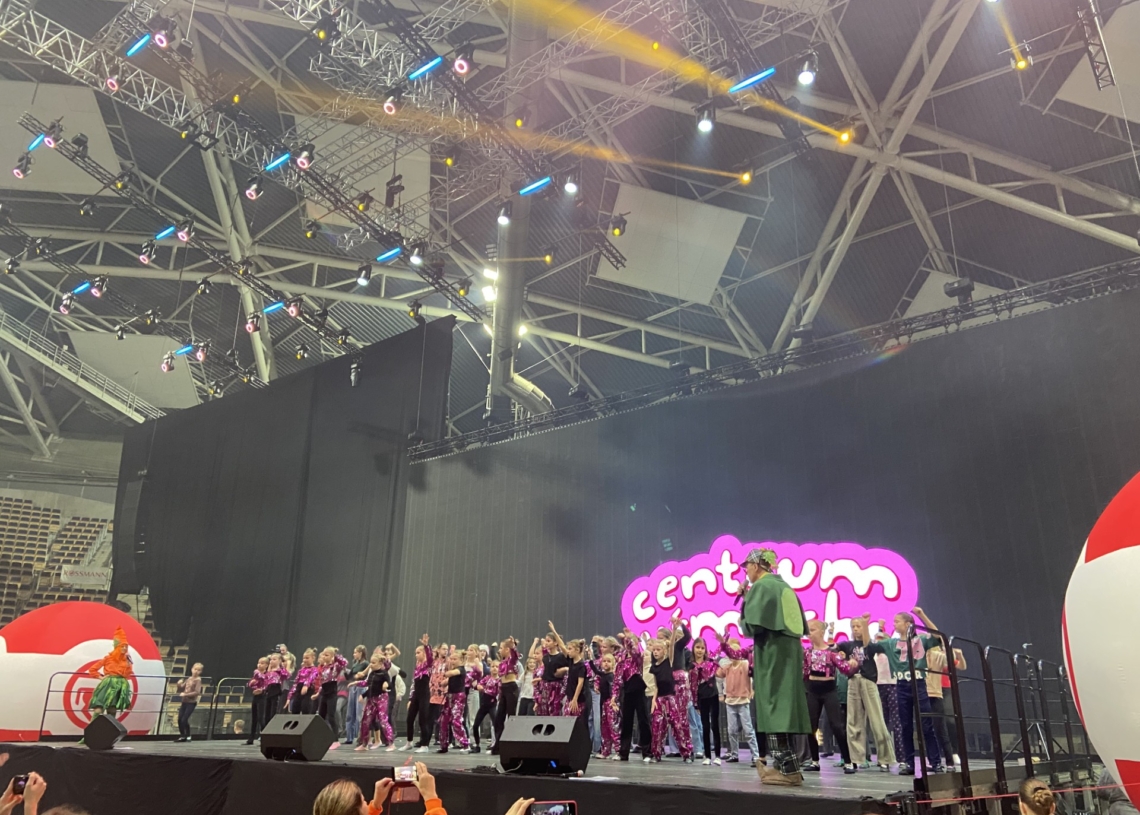 Śpiew i taniec w świątecznej atmosferze. W Łodzi odbył się piętnasty koncert integracyjny