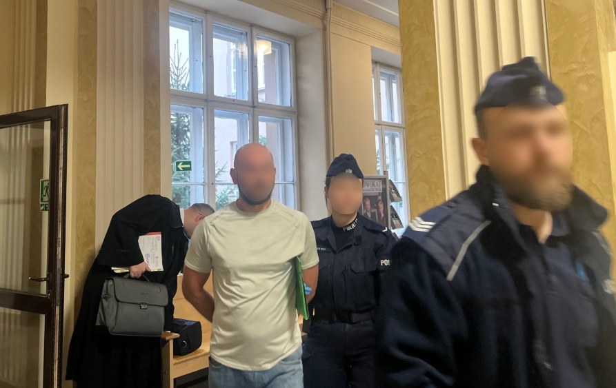 Miał próbować podpalić żonę. Ruszył proces 50-latka 1 Miał próbować podpalić żonę. Ruszył proces 50-latka