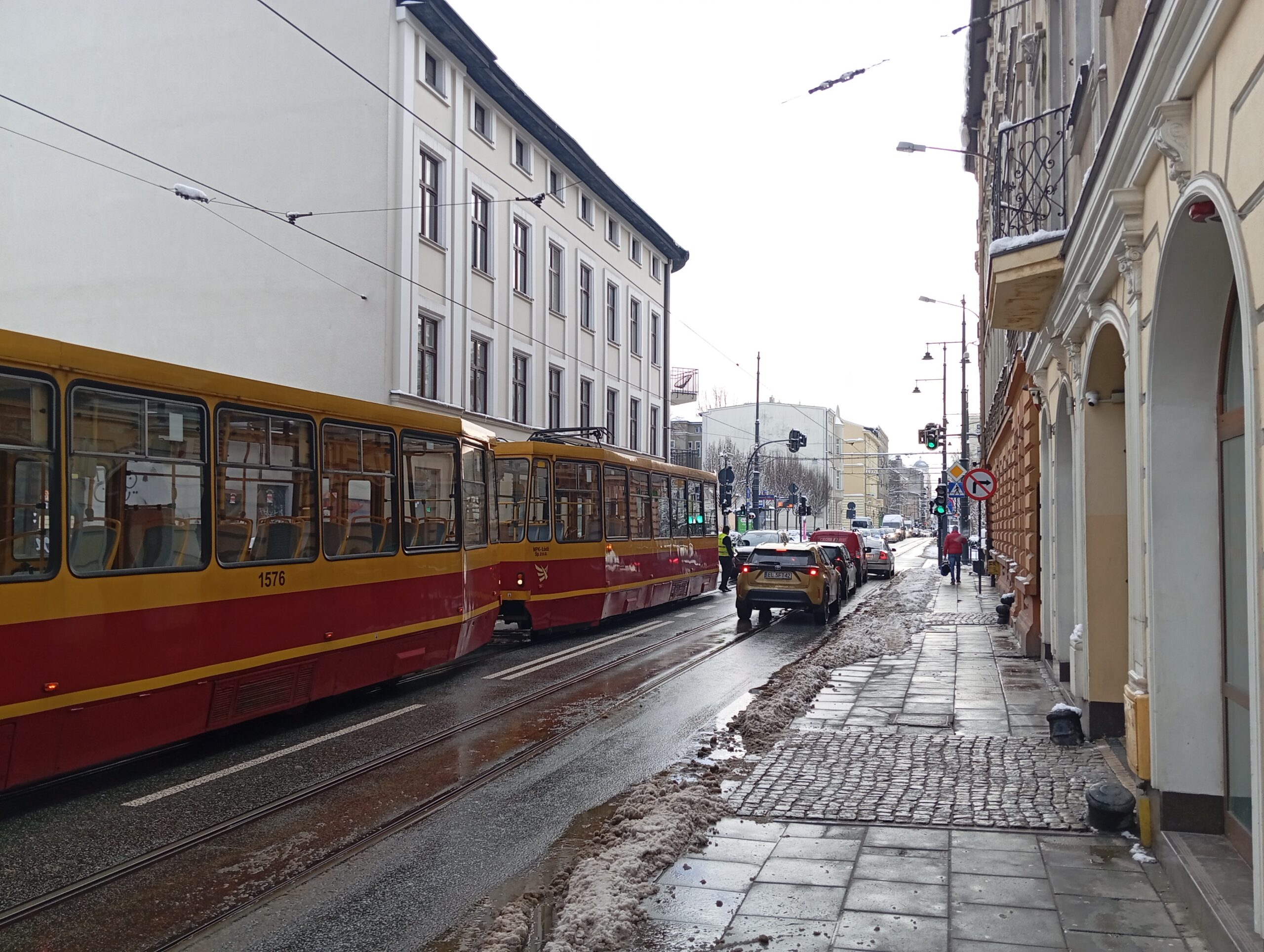 Utrudnienia na Kilińskiego w Łodzi. Tramwaje linii 1 i 5 kierowane objazdem 2 Utrudnienia na Kilińskiego w Łodzi. Tramwaje linii 1 i 5 kierowane objazdem