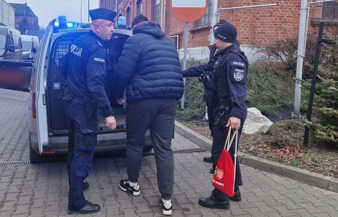 Nieuczciwy wolontariusz WOŚP w Pabianicach. Okradł puszkę, grozi mu 10 lat więzenia 1 WOŚP