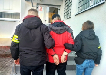 65-latek przewiózł ładunek wybuchowy samochodem i zostawił go pod dyskoteką. Usłyszał zarzuty