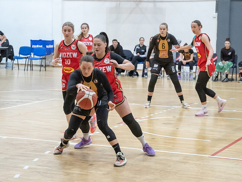 Koszykarskie derby Łodzi. Wyrównana walka i triumf ŁKS-u 1 Koszykarskie derby Łodzi. Wyrównana walka i triumf ŁKS-u