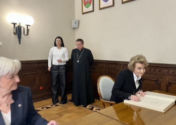 Wpisy do Ksiąg Noworocznych. Życzenia łodzianom złożyli m.in. Hanna Zdanowska i kardynał Grzegorz Ryś