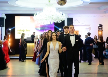 Studniówki w Łodzi. Część tegorocznych maturzystów ma już bal za sobą 6 studniówki w Łodzi