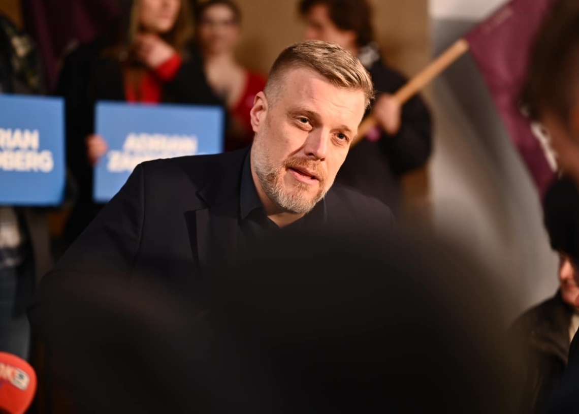 Adrian Zandberg w Łowiczu i Skierniewicach. "Powinniśmy zakazać radnym pracować w miejskich spółkach" 1 Adrian Zandberg w Kutnie