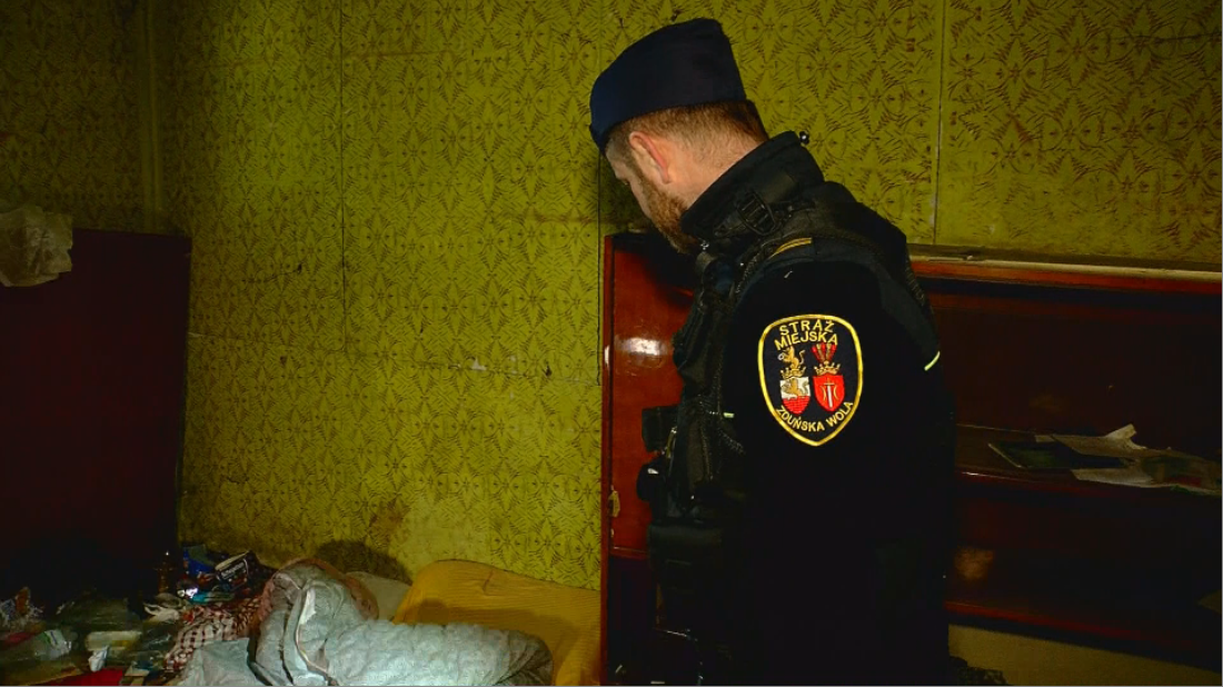 Bezdomność w Łódzkiem. Policja oraz straż miejska sprawdza pustostany i prosi o pomoc 1 Bezdomność w Łódzkiem. Policja i straż miejska sprawdza pustostany i prosi o pomoc