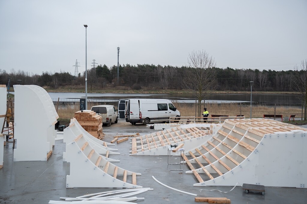 Skatepark w Skierniewicach powstaje za blisko 2 mln zł