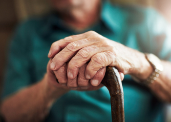 Kutno: seniorzy otrzymają nowe "opaski ratujące życie". Poprzednim skończył się okres gwarancyjny