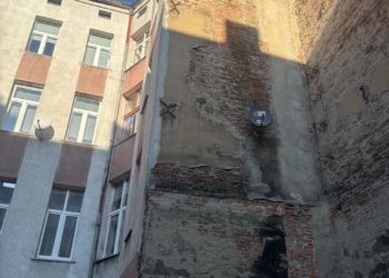 Mieszkańcy kamienicy przy al. 1 maja obawiają się o swoje bezpieczeństwo