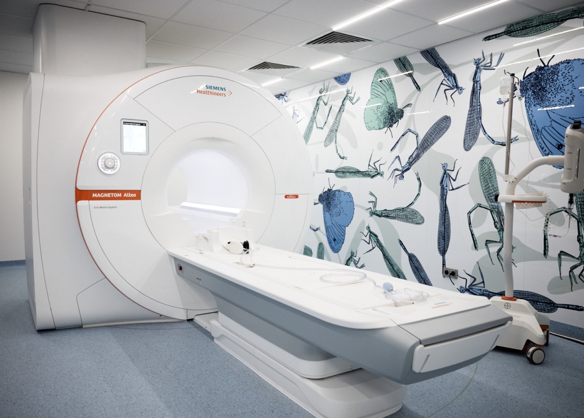 Najnowocześniejszy rezonans magnetyczny w Bełchatowie. Krótsze kolejki i bardzo precyzyjna diagnostyka 1 Najnowocześniejszy rezonans magnetyczny w Bełchatowie. Krótsze kolejki i bardzo precyzyjna diagnostyka