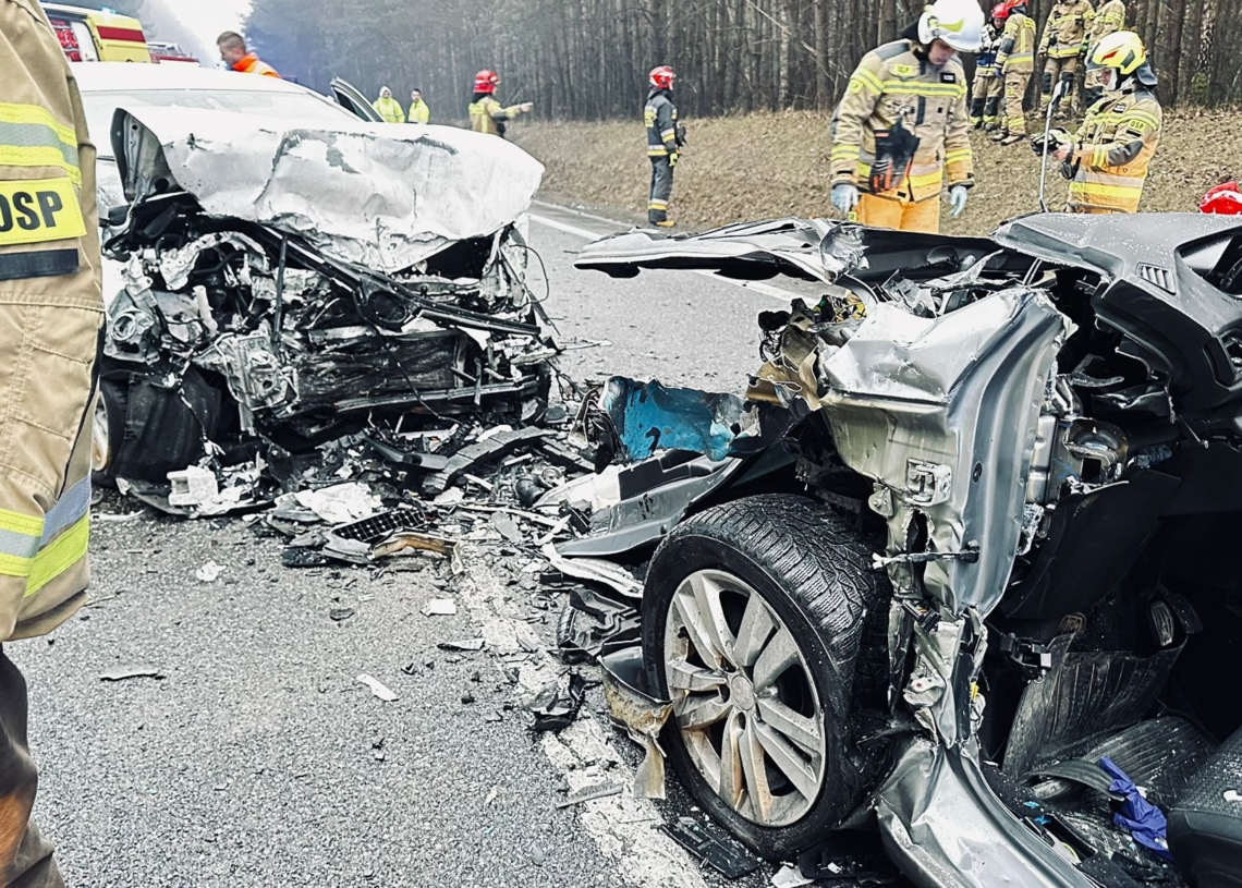 Wypadek na DK 74. 6 osób poszkodowanych 1 Wypadek na DK 74. 6 osób poszkodowanych