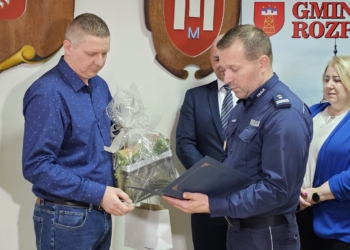 W ostatniej chwili uratował samochód na przejeździe kolejowym w Starej Wsi. Teraz otrzymał podziękowania [WIDEO]