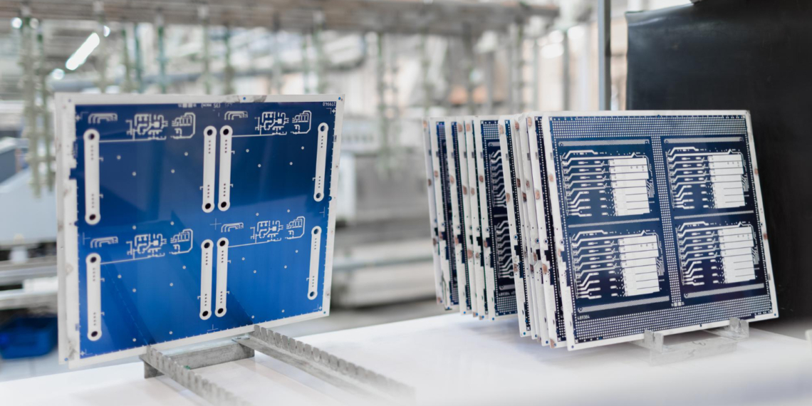 Przemysłowe czytniki RFID zautomatyzują identyfikację produktów w magazynie