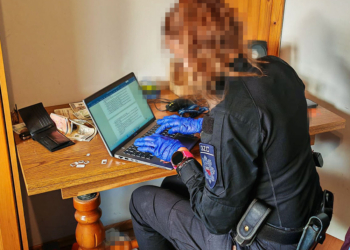 Fałszywe inwestycje. Międzynarodowa grupa przestępcza rozbita – sukces policji z Łodzi i Ukrainy