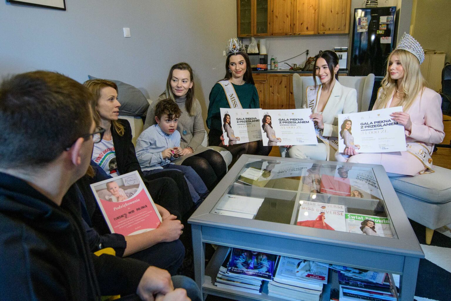 Fundacja Miss Polonia z darami dla rodzin Fot Sebastian Szwajkowski 12
