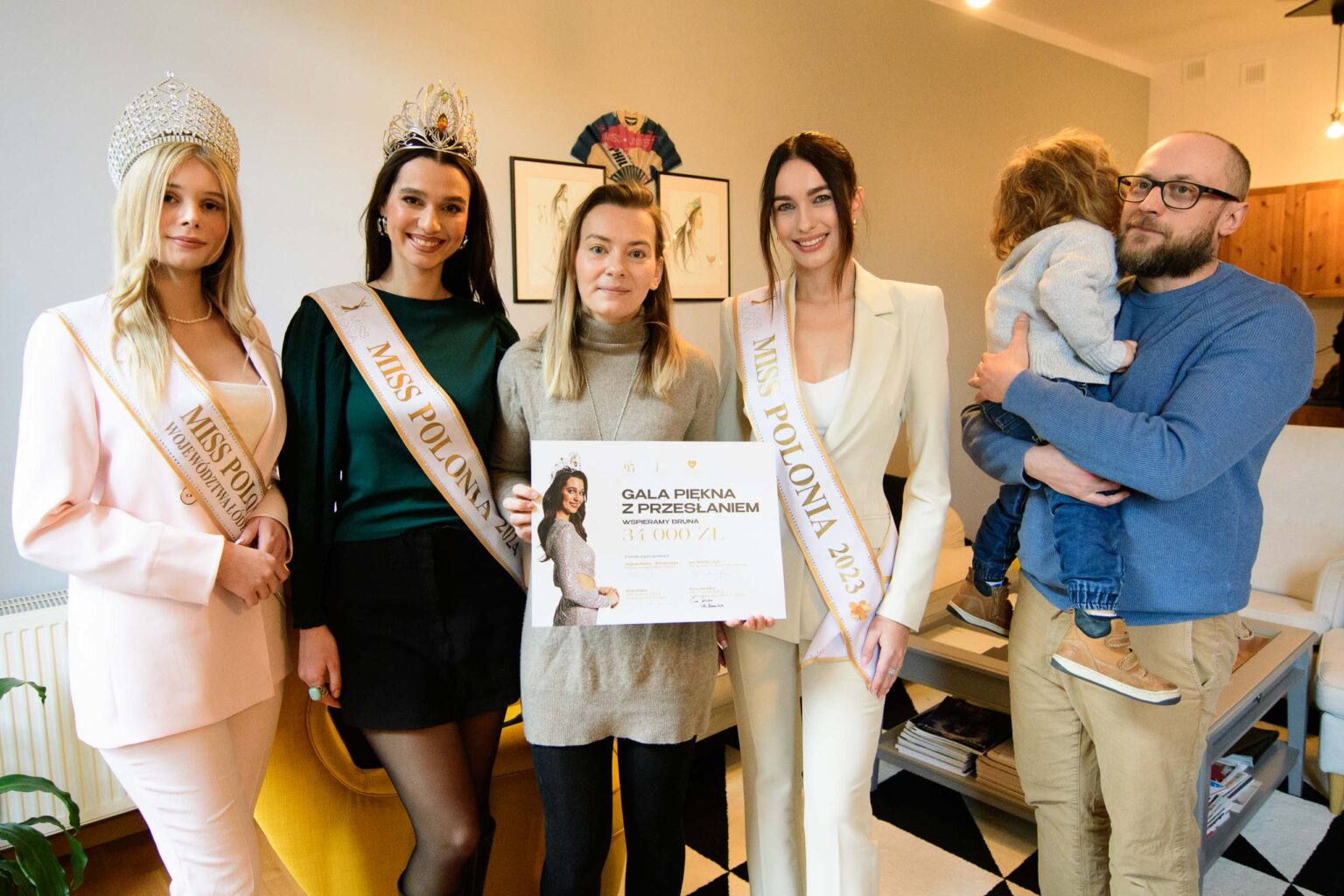 Fundacja Miss Polonia z darami dla rodzin Fot Sebastian Szwajkowski 18