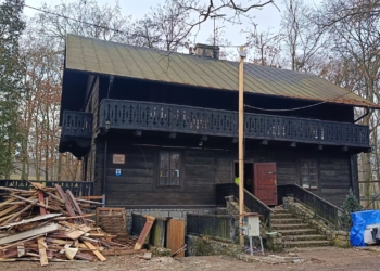 Remont dworku modrzewiowego w Sieradzu ma potrwać do września