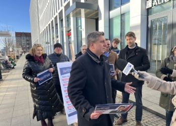 Kampania prezydencka. Łódzka KO zbiera podpisy na Trzaskowskiego