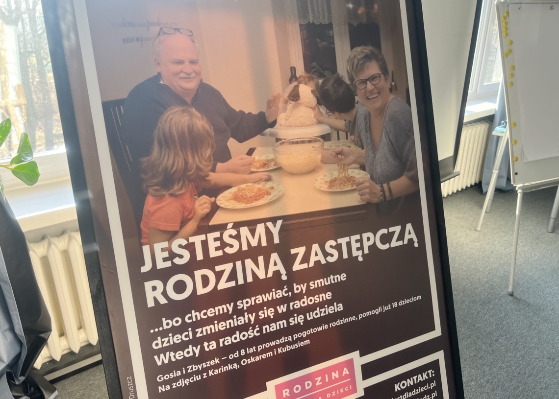 Zbudujmy rodzinę. Rodzicielstwo zastępcze zawodowe i niezawodowe [PODCAST]