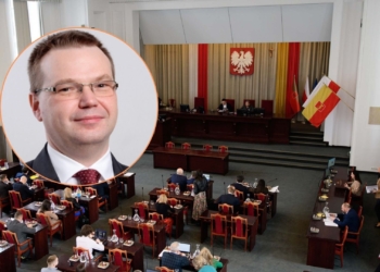 Zawieszony radny PiS-u obroniony głosami KO i Nowej Lewicy. Krzysztof Stasiak może zostać wyrzucony z partii