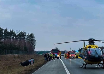 Dachował na autostradzie A1. Policja apeluje o ostrożność