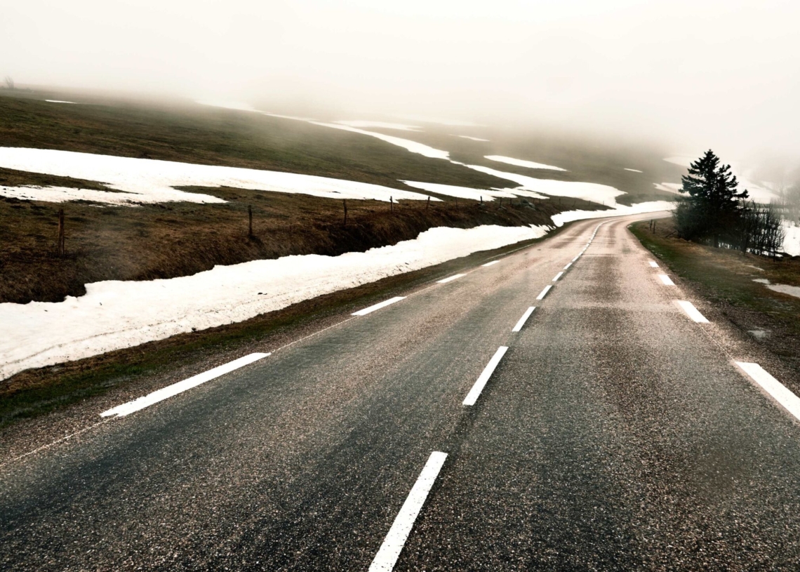 Mróz, oblodzenie i spore utrudnienia na A1