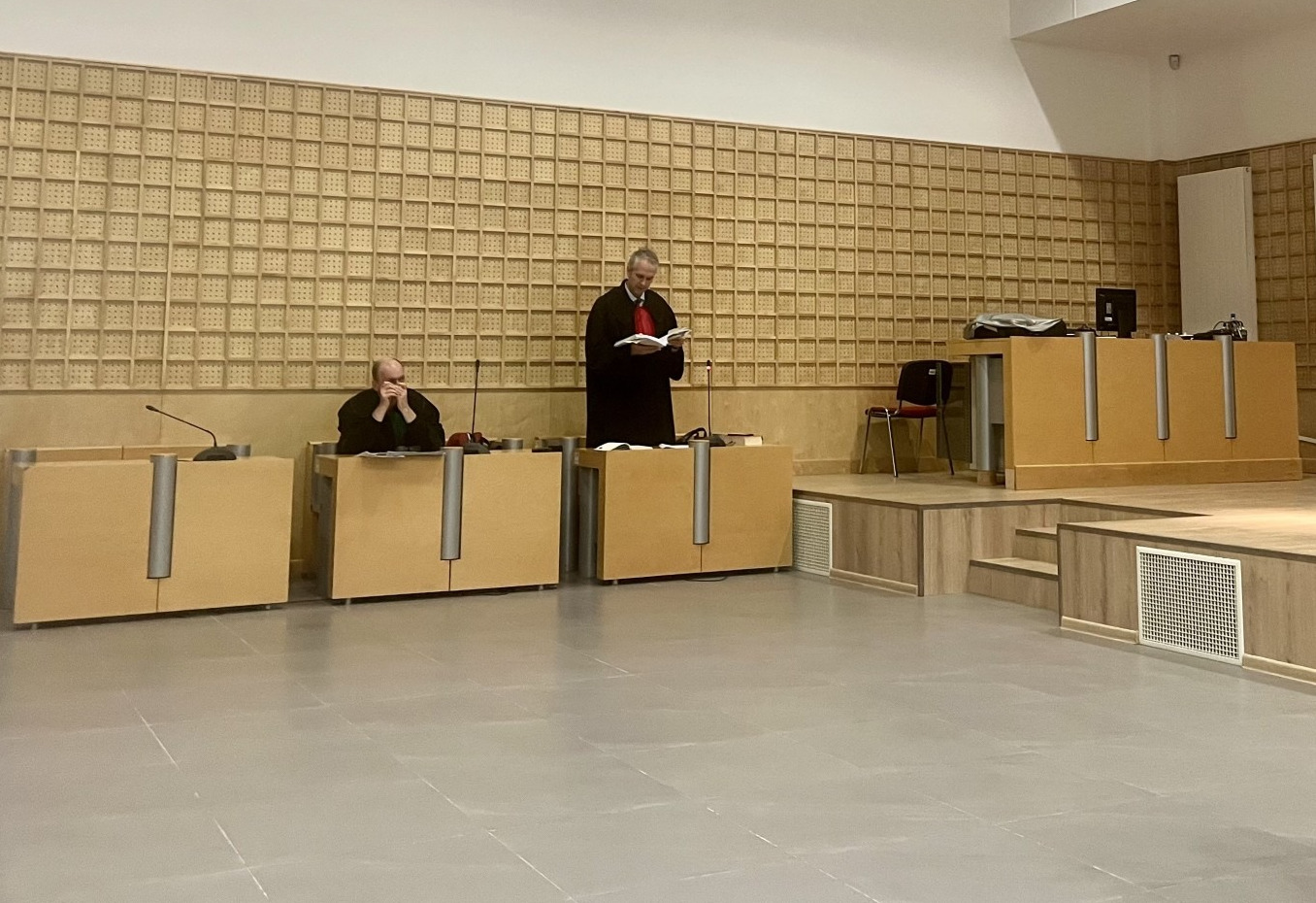 Kibole ŁKS-u przed sądem. 43 mężczyzn miało dopuszczać się włamań, rozbojów i kradzieży