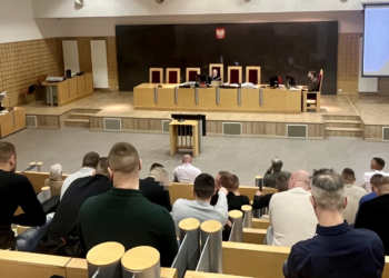 Kibole ŁKS-u przed sądem. 43 mężczyzn miało dopuszczać się włamań, rozbojów i kradzieży