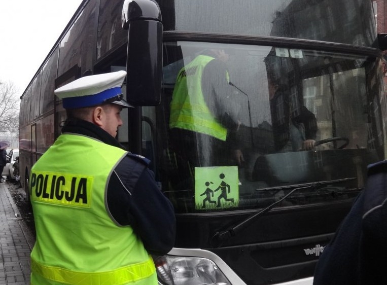 Ferie zimowe 2025. Policja w Łódzkiem przygotowała 22 punkty kontroli autobusów 1 Ferie zimowe - kontrole autobusów w Łódzkiem
