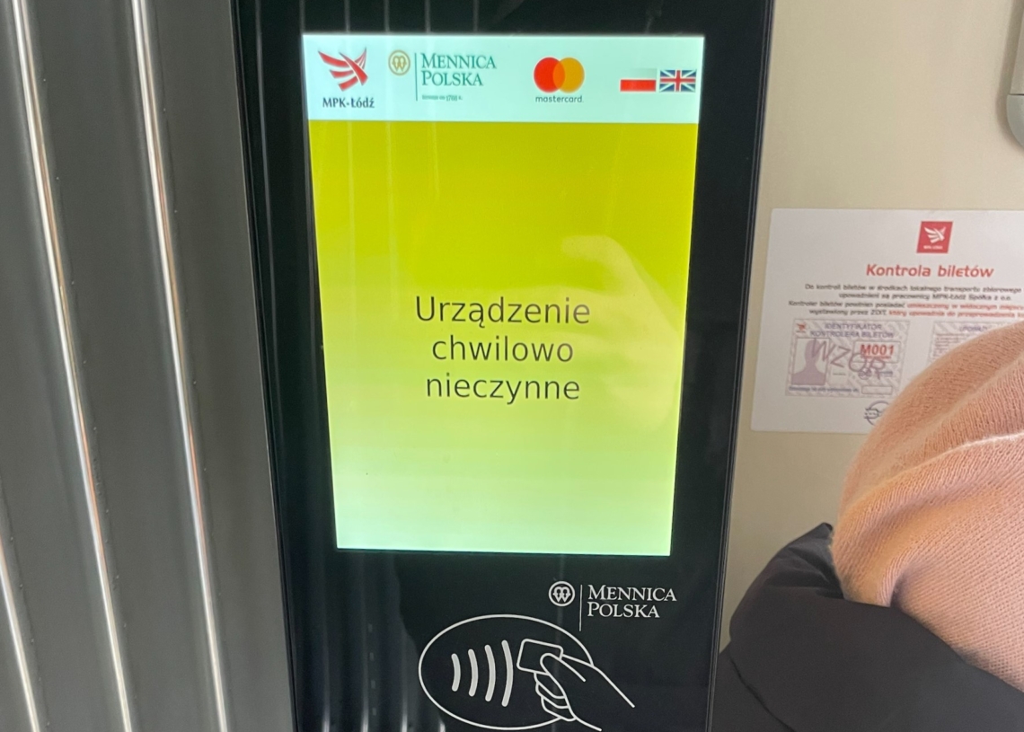 Podróże z problemami. W tramwajach MPK nie działają urządzenia skanujące kody płatności