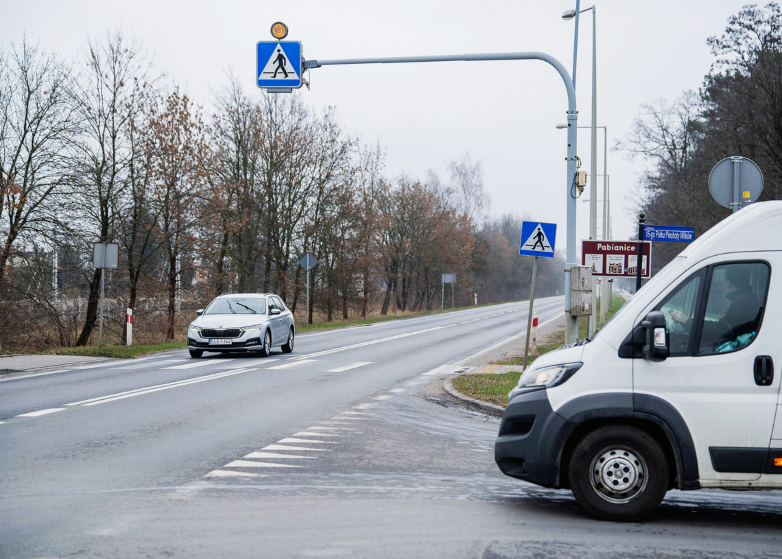 Poprawa bezpieczeństwa w powiecie pabianickim. Powstaną dwa nowe przejścia dla pieszych