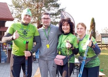 Chodzące dobro dla zdrowia. Miłośnicy nordic walking spotkali się w Janówce pod Łodzią