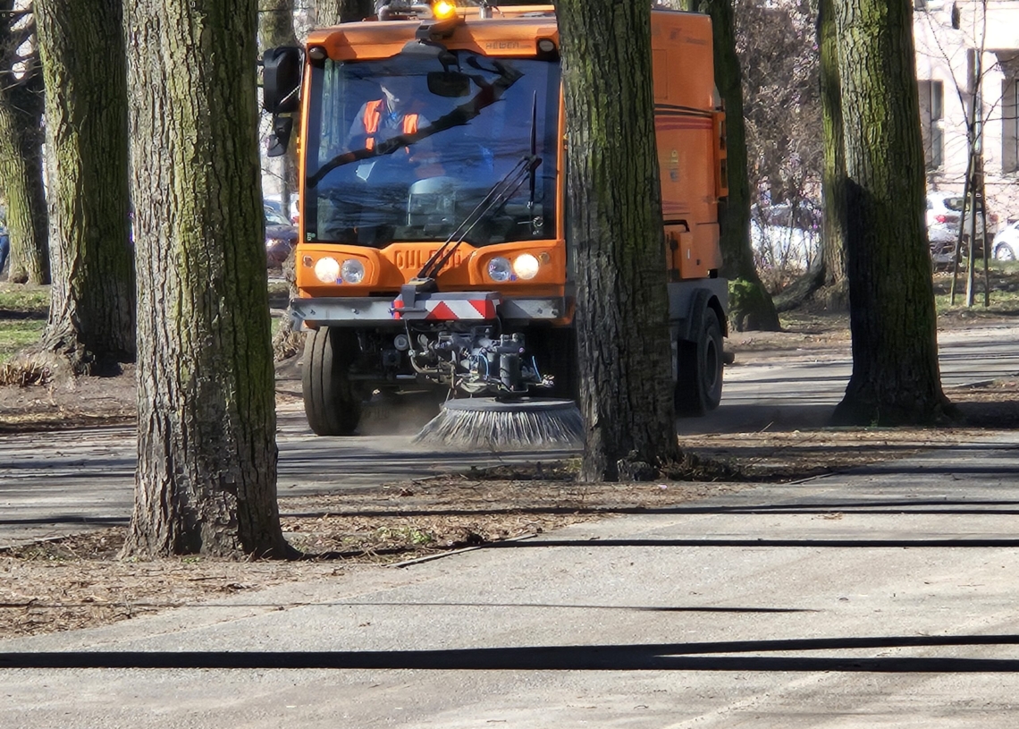 Trwa sprzątanie Łodzi po zimie. Miejsc na liście jest niemal 1000 [ZDJĘCIA]