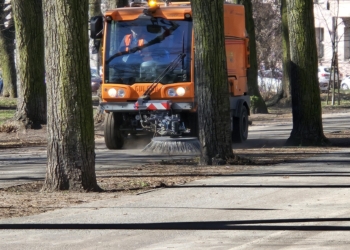 Trwa sprzątanie Łodzi po zimie. Miejsc na liście jest niemal 1000 [ZDJĘCIA]